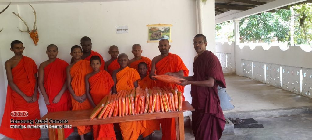 Monks robes offered by the devotees in Malaysia were sent to the monasteries at remote area in Sri Lanka & other countries 袈裟供奉于斯里兰卡当地佛寺僧团